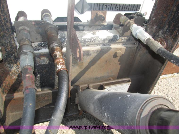 image for item H1181 2001 International 4700 dump truck