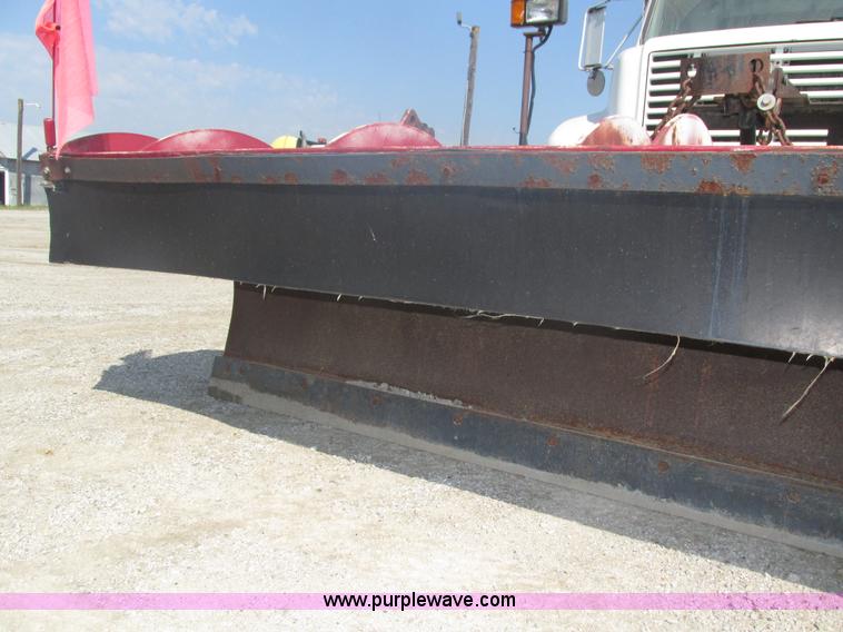 image for item H1181 2001 International 4700 dump truck