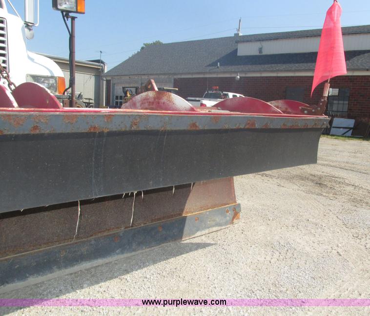 image for item H1181 2001 International 4700 dump truck