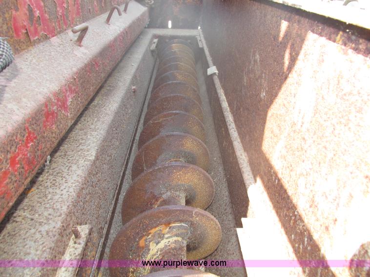 image for item H1181 2001 International 4700 dump truck