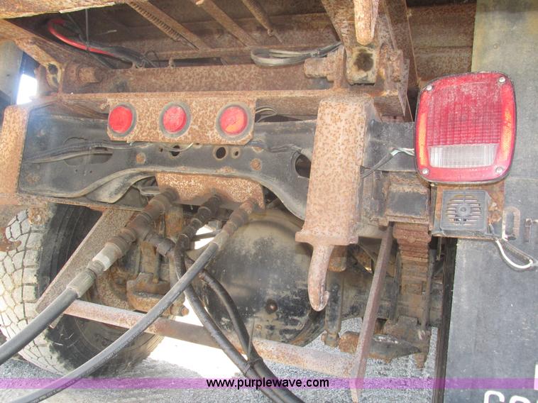 image for item H1181 2001 International 4700 dump truck