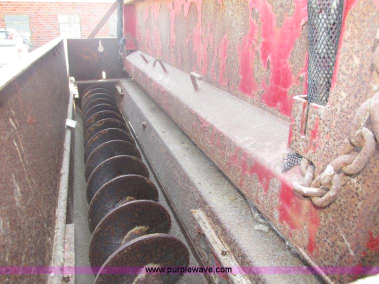 image for item H1181 2001 International 4700 dump truck