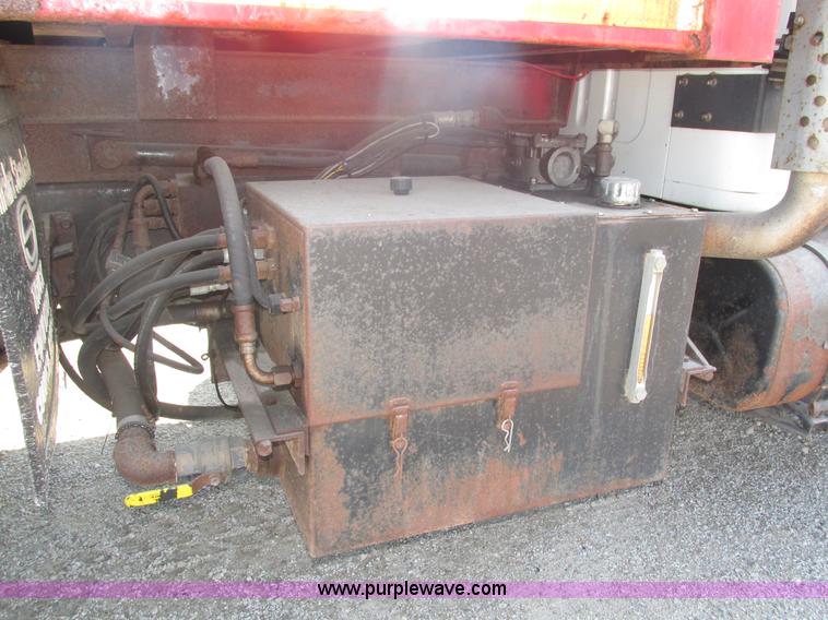 image for item H1181 2001 International 4700 dump truck