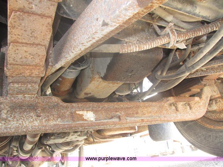 image for item H1181 2001 International 4700 dump truck