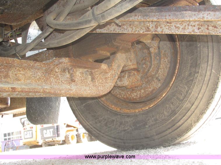 image for item H1181 2001 International 4700 dump truck