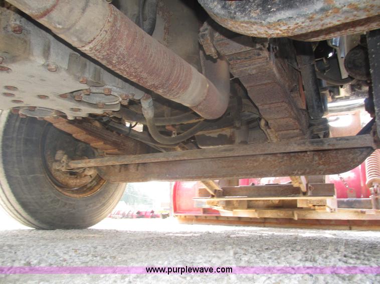 image for item H1181 2001 International 4700 dump truck