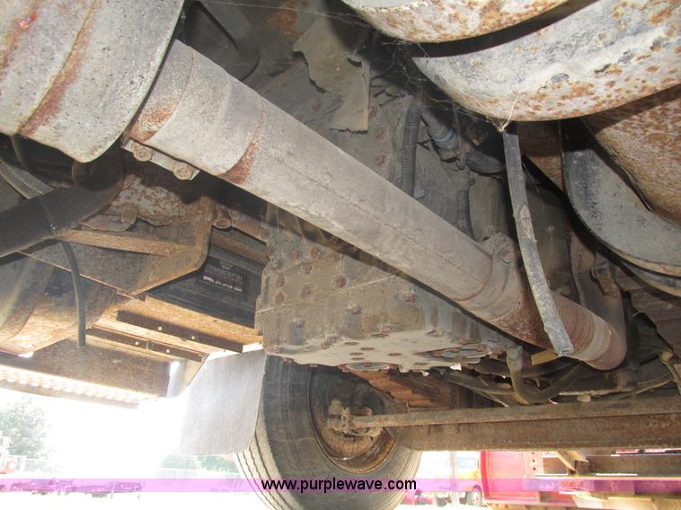 image for item H1181 2001 International 4700 dump truck