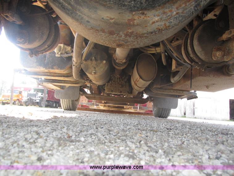 image for item H1181 2001 International 4700 dump truck