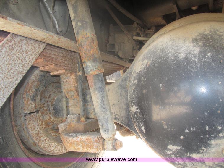 image for item H1181 2001 International 4700 dump truck