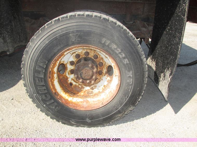 image for item H1181 2001 International 4700 dump truck