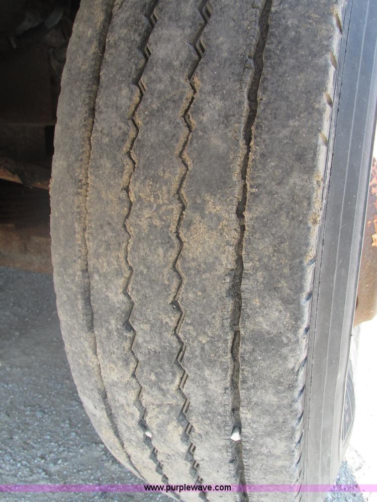 image for item H1181 2001 International 4700 dump truck