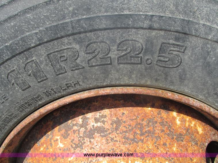 image for item H1181 2001 International 4700 dump truck