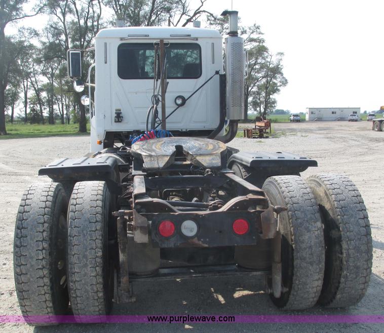 image for item H1190 2001 Mack CH613 semi truck