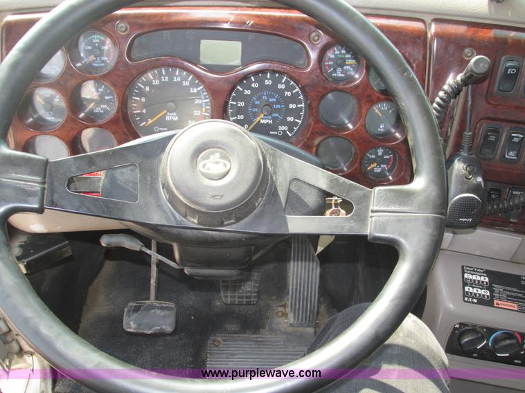 image for item H1190 2001 Mack CH613 semi truck