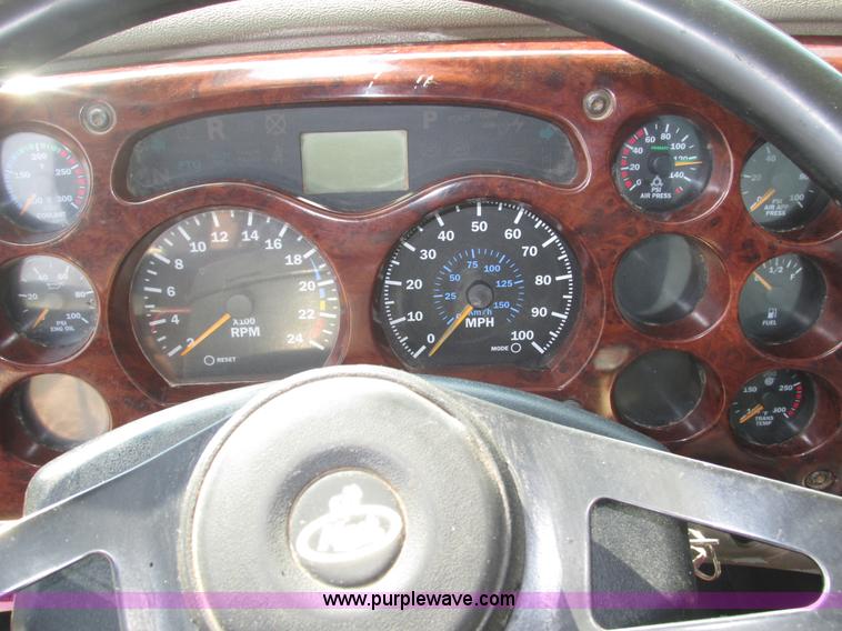 image for item H1190 2001 Mack CH613 semi truck