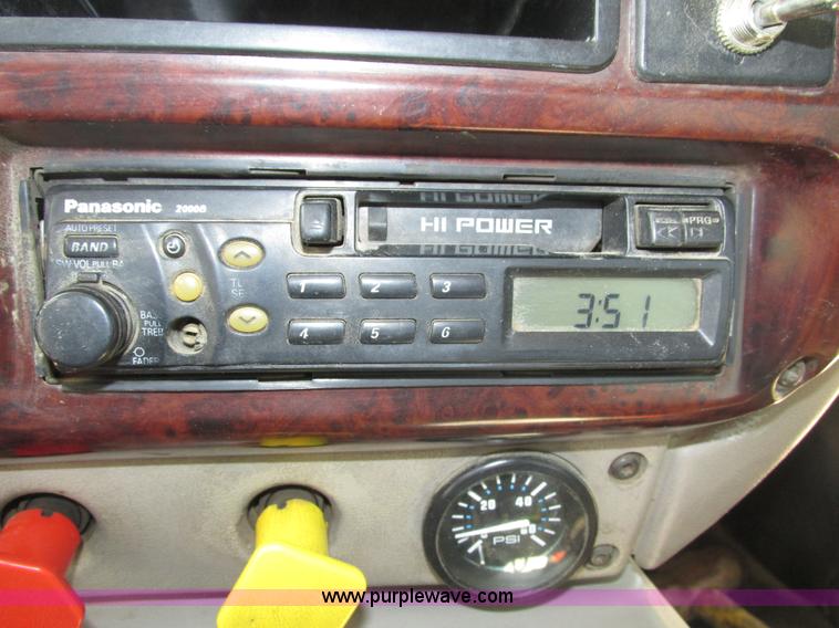 image for item H1190 2001 Mack CH613 semi truck