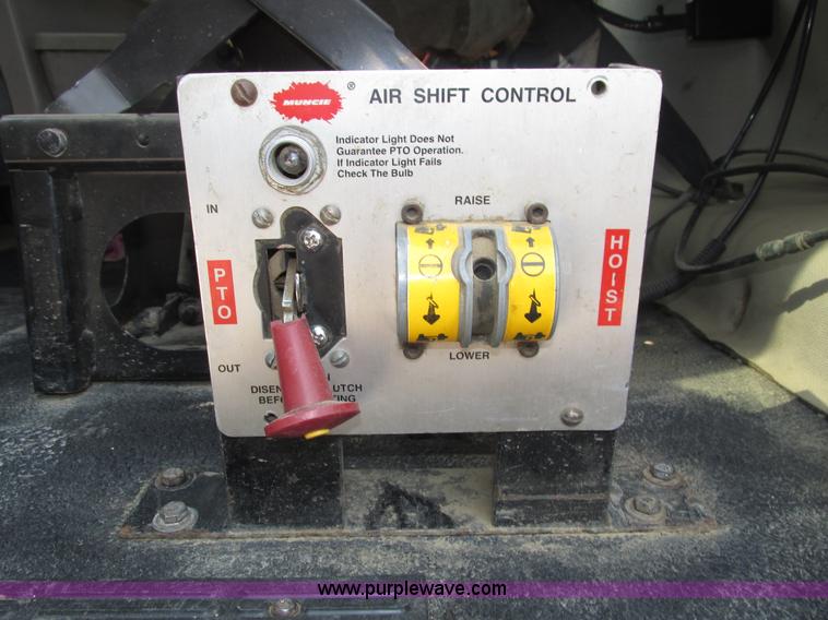 image for item H1190 2001 Mack CH613 semi truck