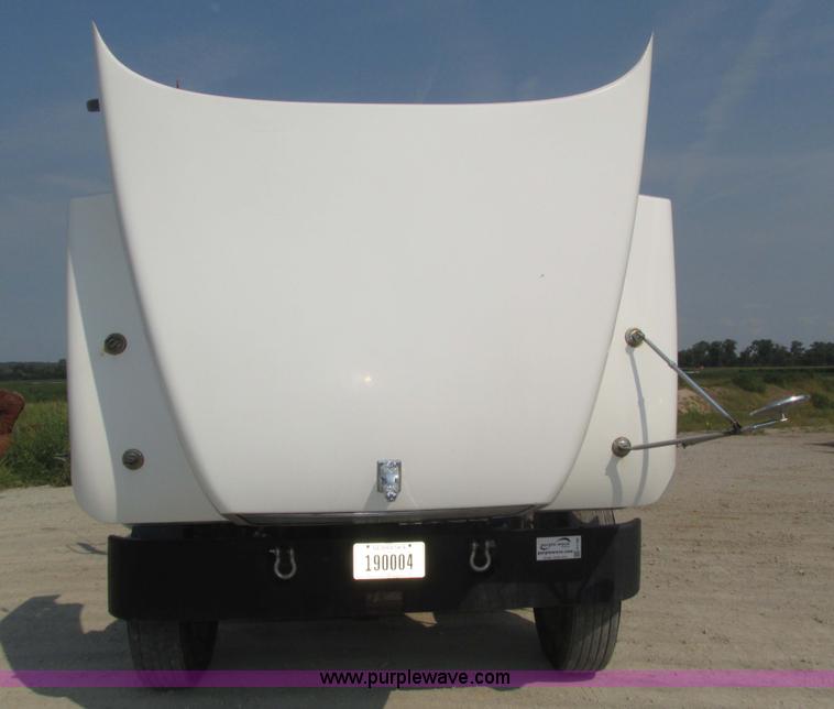 image for item H1190 2001 Mack CH613 semi truck