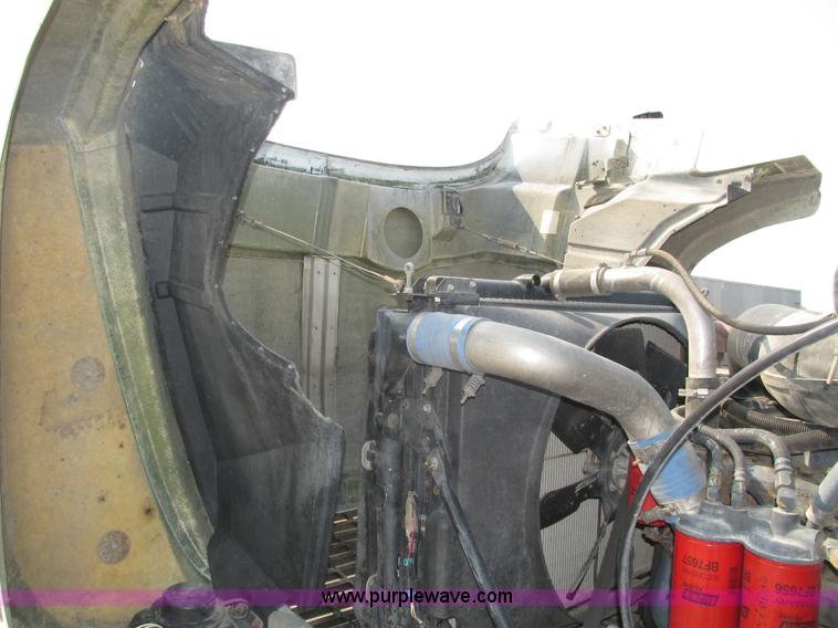 image for item H1190 2001 Mack CH613 semi truck