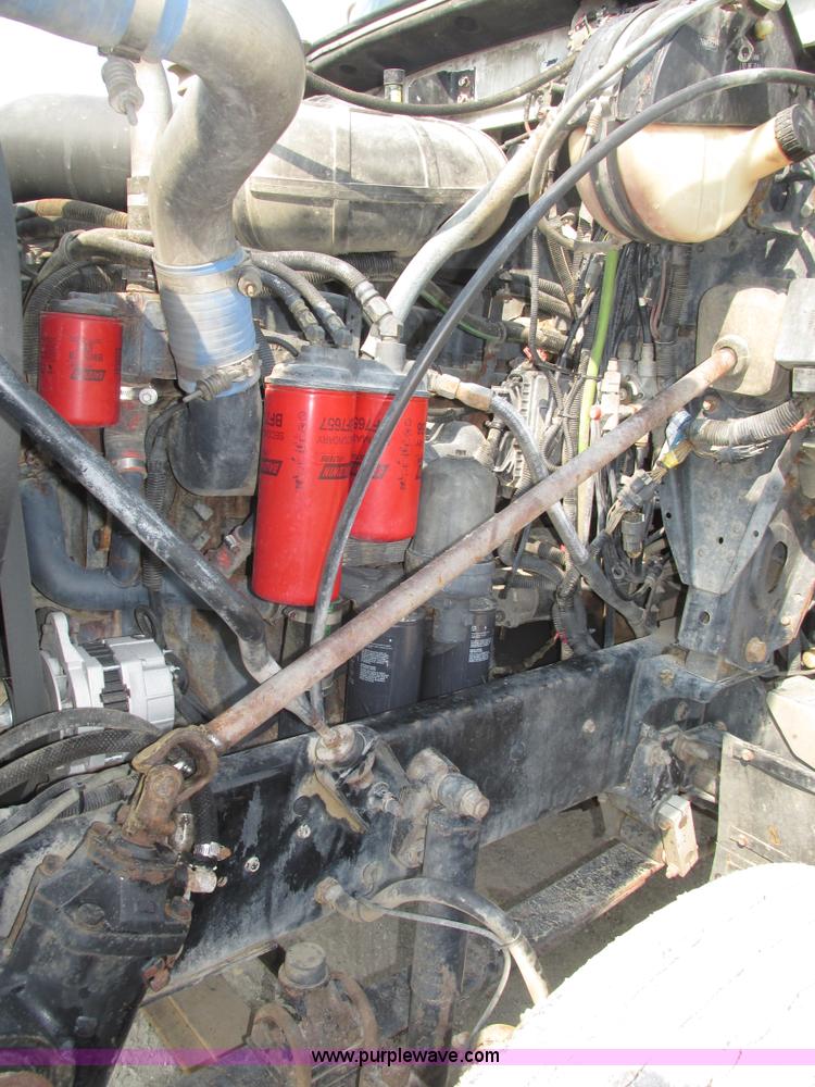 image for item H1190 2001 Mack CH613 semi truck