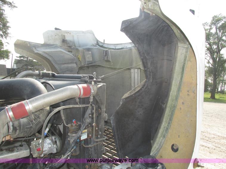 image for item H1190 2001 Mack CH613 semi truck