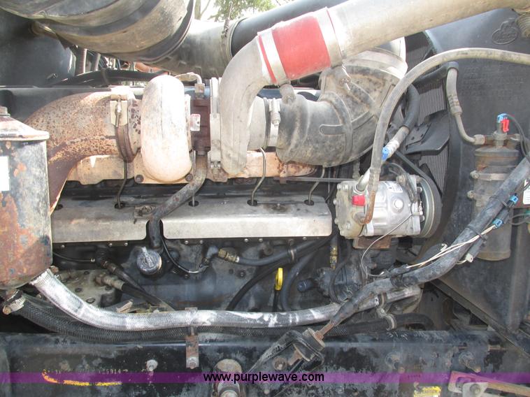 image for item H1190 2001 Mack CH613 semi truck