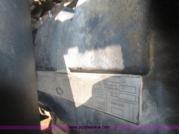 image for item H1190 2001 Mack CH613 semi truck