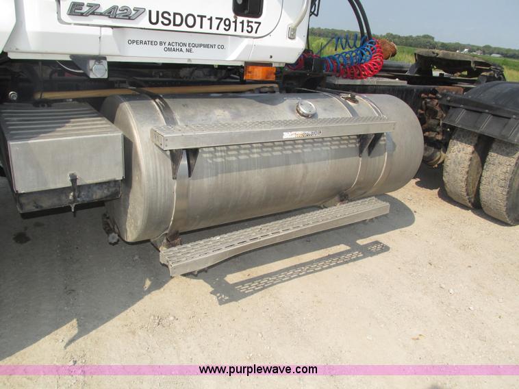 image for item H1190 2001 Mack CH613 semi truck