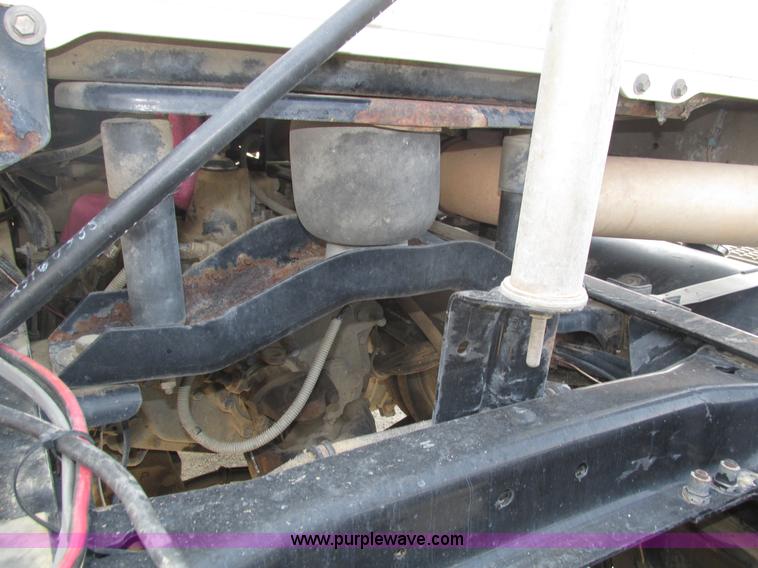 image for item H1190 2001 Mack CH613 semi truck