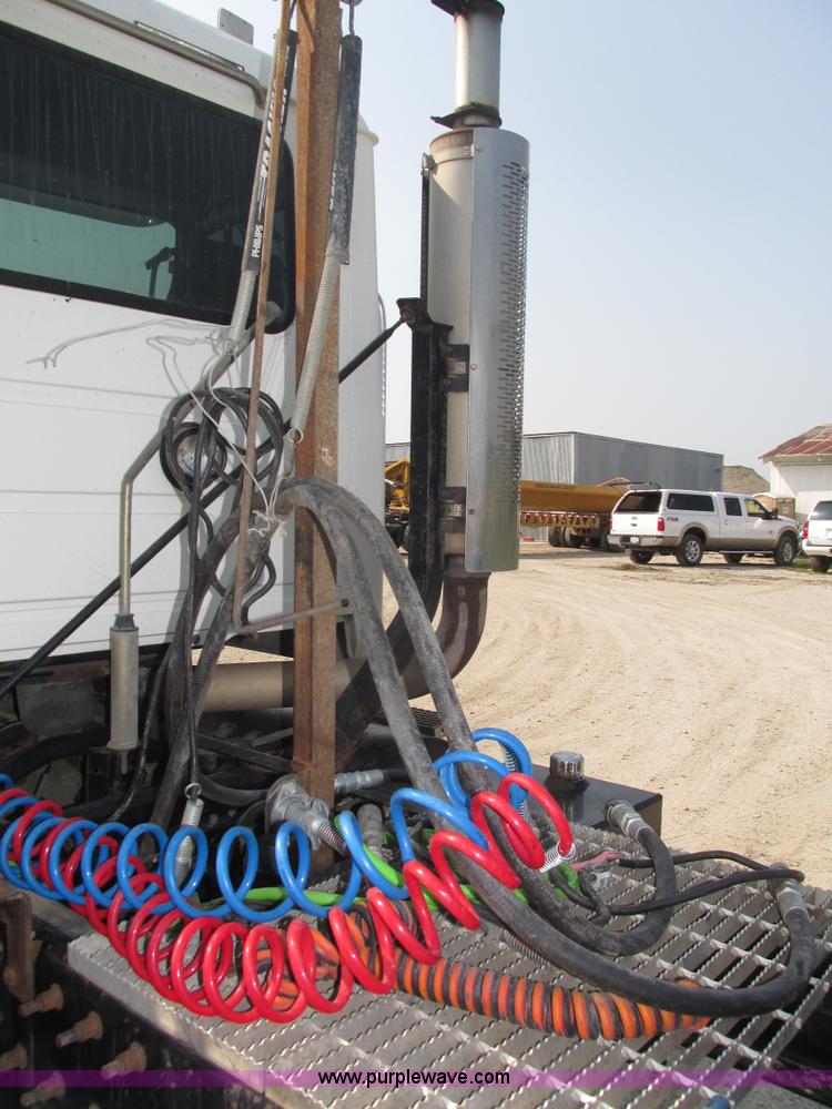 image for item H1190 2001 Mack CH613 semi truck