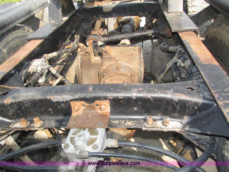 image for item H1190 2001 Mack CH613 semi truck