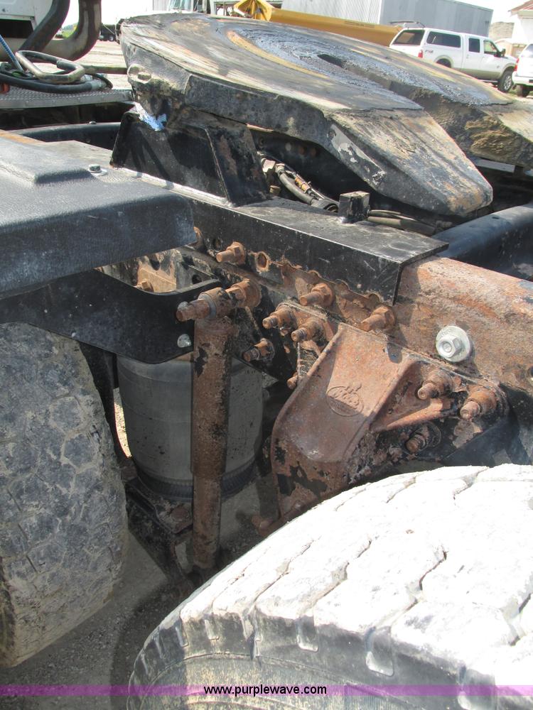 image for item H1190 2001 Mack CH613 semi truck