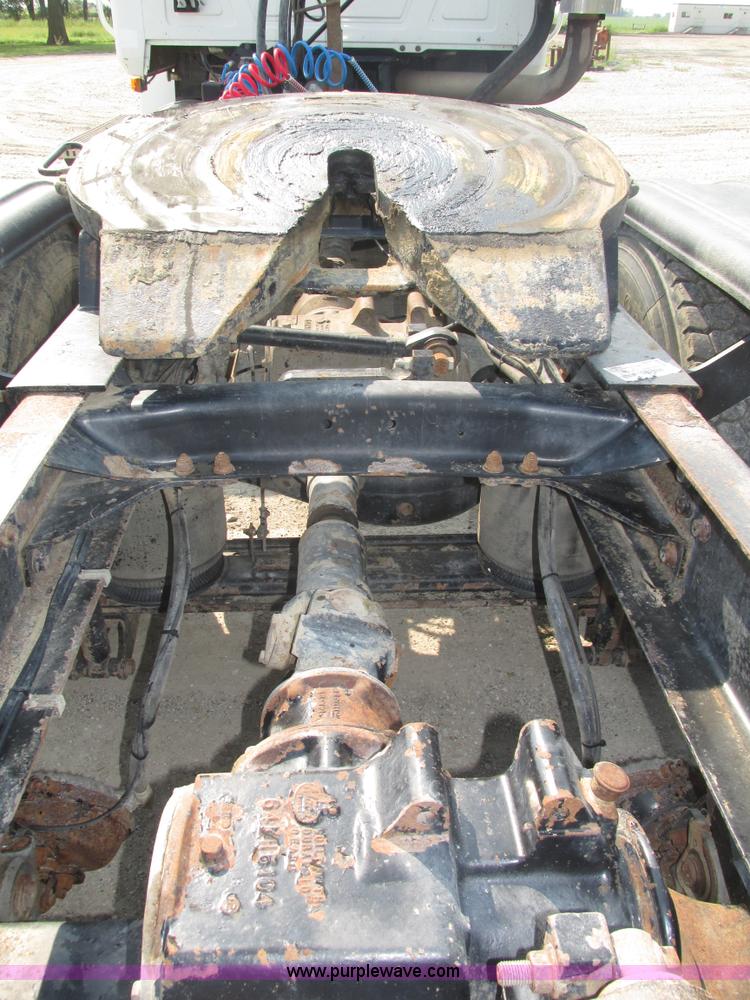 image for item H1190 2001 Mack CH613 semi truck