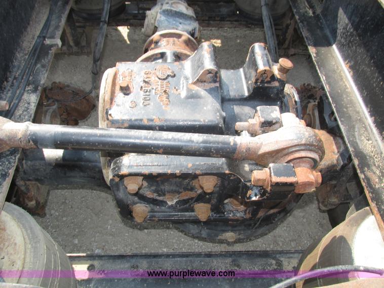 image for item H1190 2001 Mack CH613 semi truck