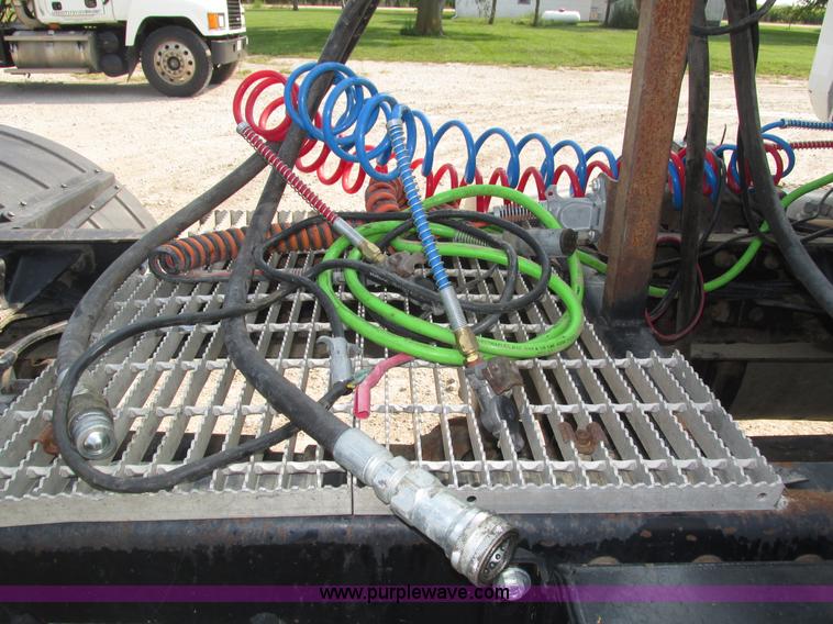 image for item H1190 2001 Mack CH613 semi truck