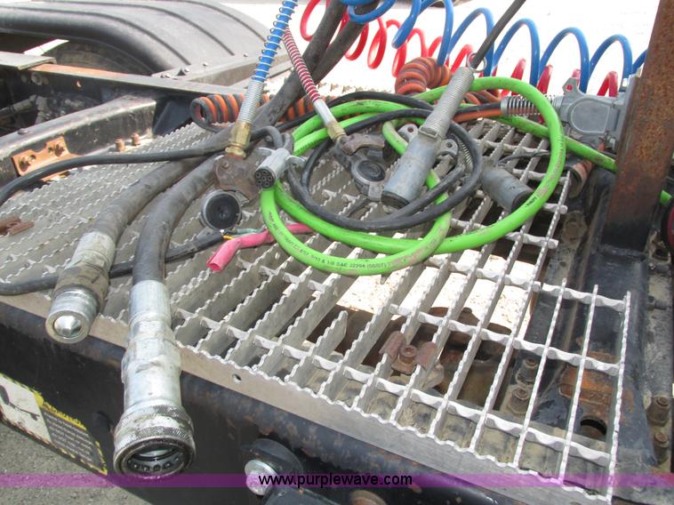 image for item H1190 2001 Mack CH613 semi truck