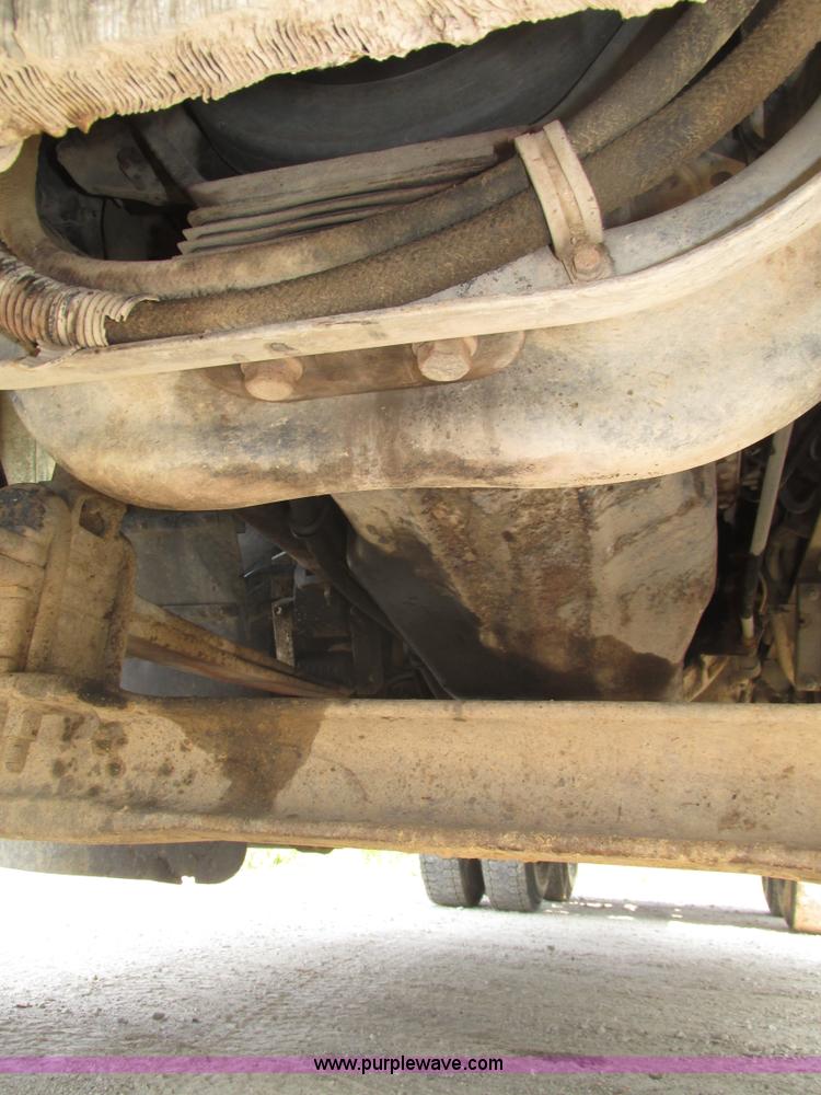 image for item H1190 2001 Mack CH613 semi truck