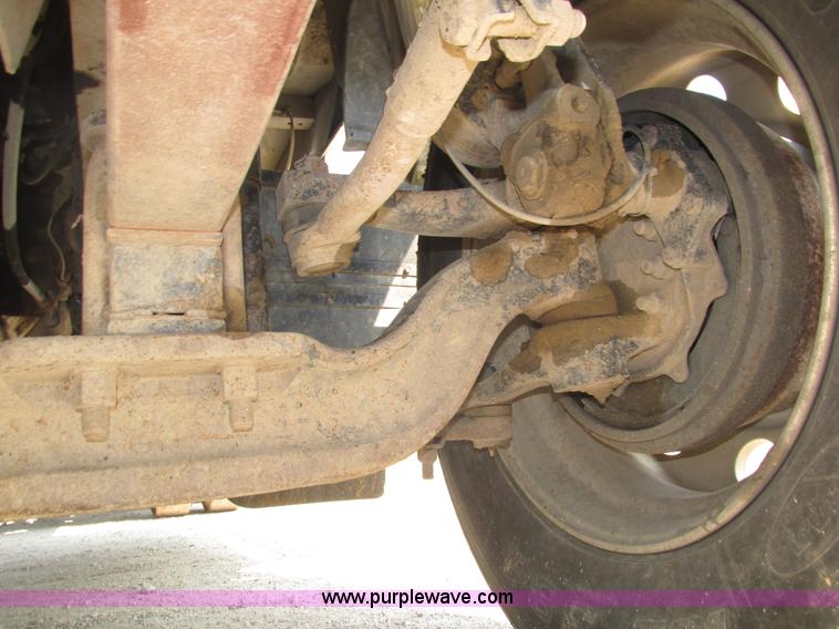 image for item H1190 2001 Mack CH613 semi truck