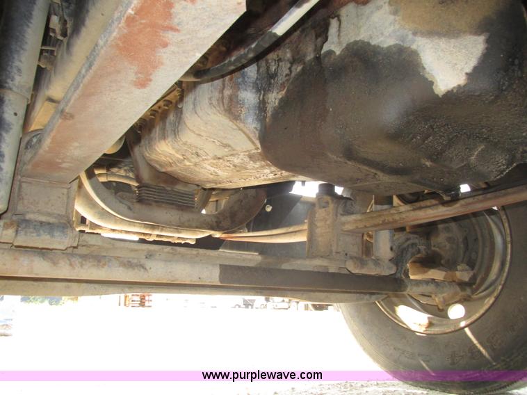 image for item H1190 2001 Mack CH613 semi truck