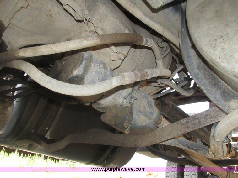 image for item H1190 2001 Mack CH613 semi truck