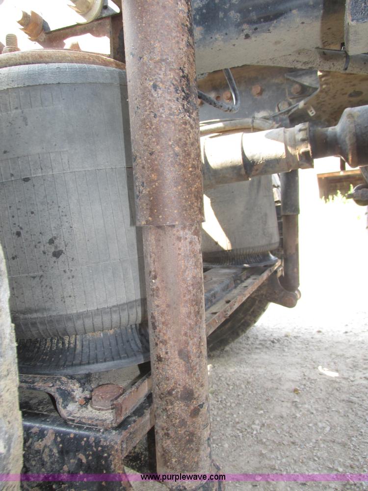 image for item H1190 2001 Mack CH613 semi truck