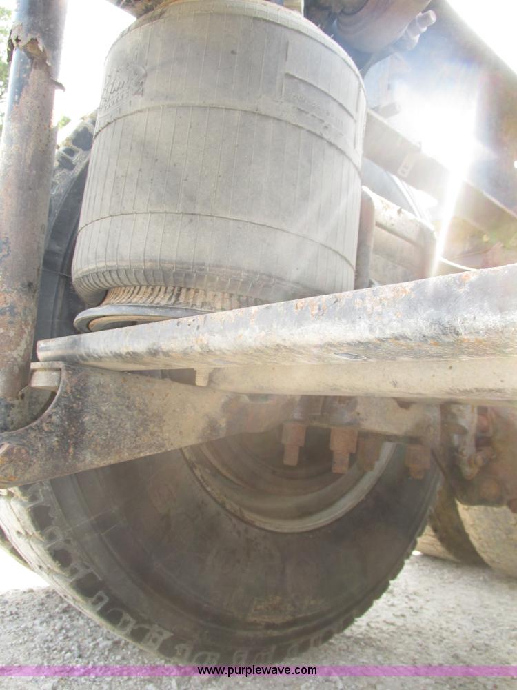 image for item H1190 2001 Mack CH613 semi truck