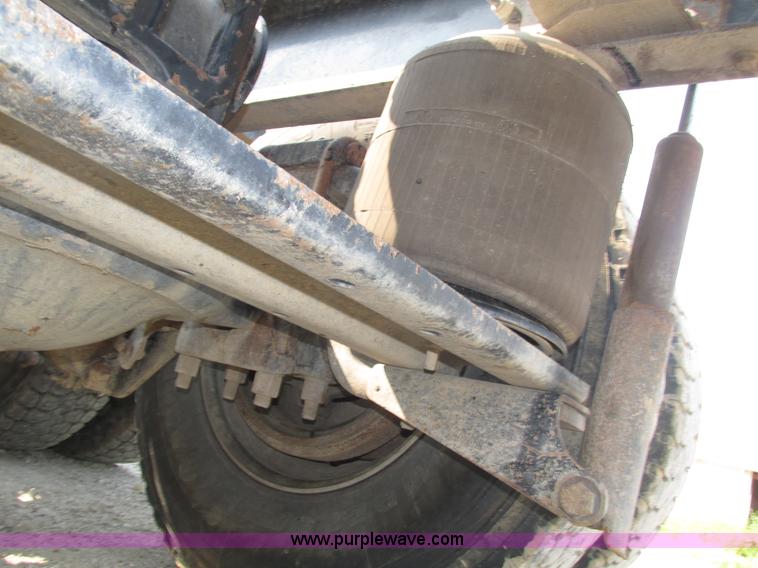 image for item H1190 2001 Mack CH613 semi truck