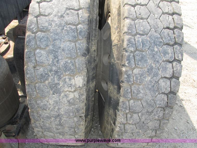 image for item H1190 2001 Mack CH613 semi truck