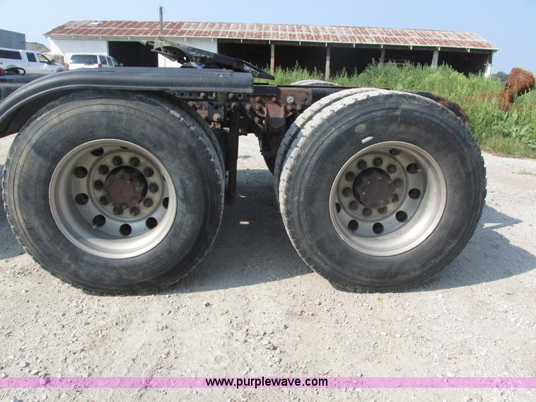 image for item H1190 2001 Mack CH613 semi truck