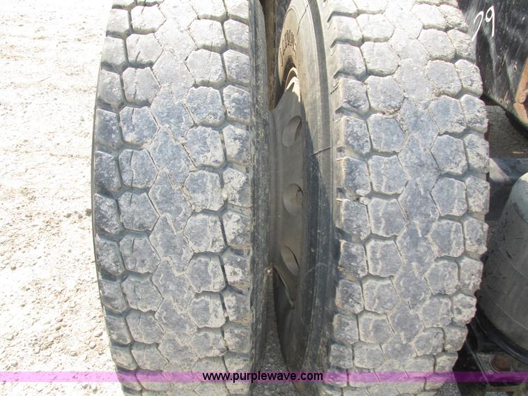 image for item H1190 2001 Mack CH613 semi truck