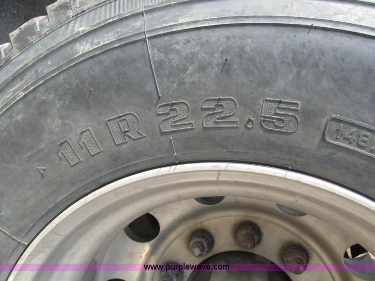 image for item H1190 2001 Mack CH613 semi truck