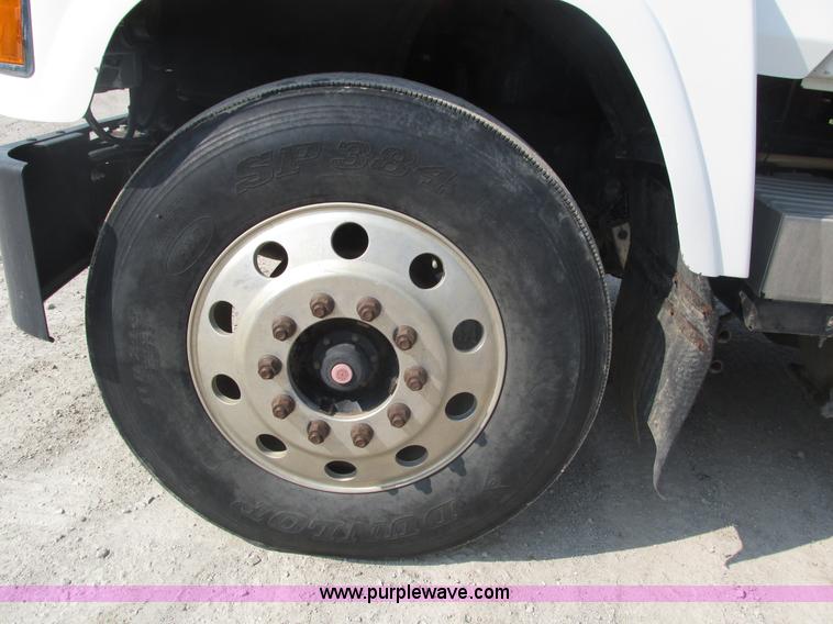 image for item H1190 2001 Mack CH613 semi truck