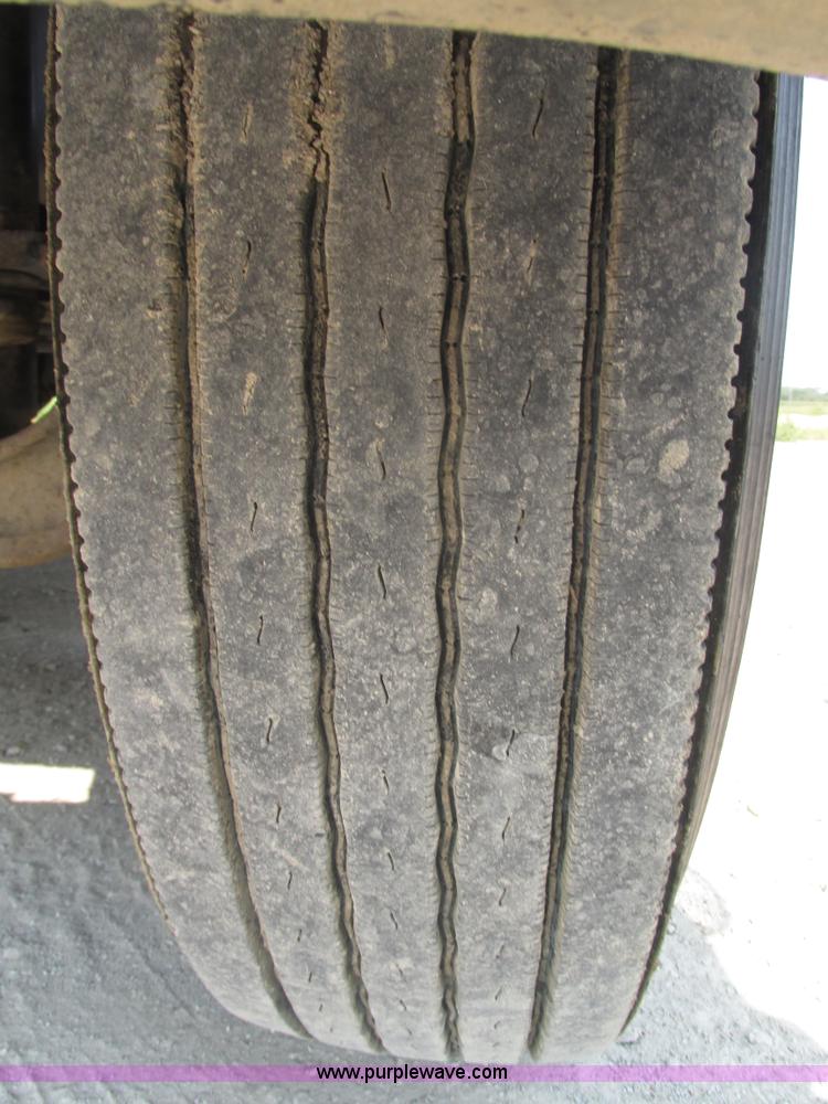 image for item H1190 2001 Mack CH613 semi truck