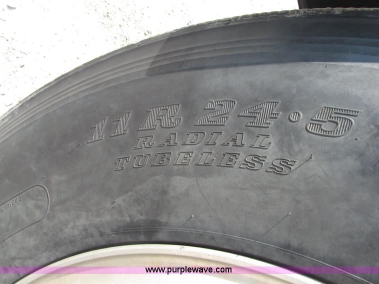 image for item H1190 2001 Mack CH613 semi truck